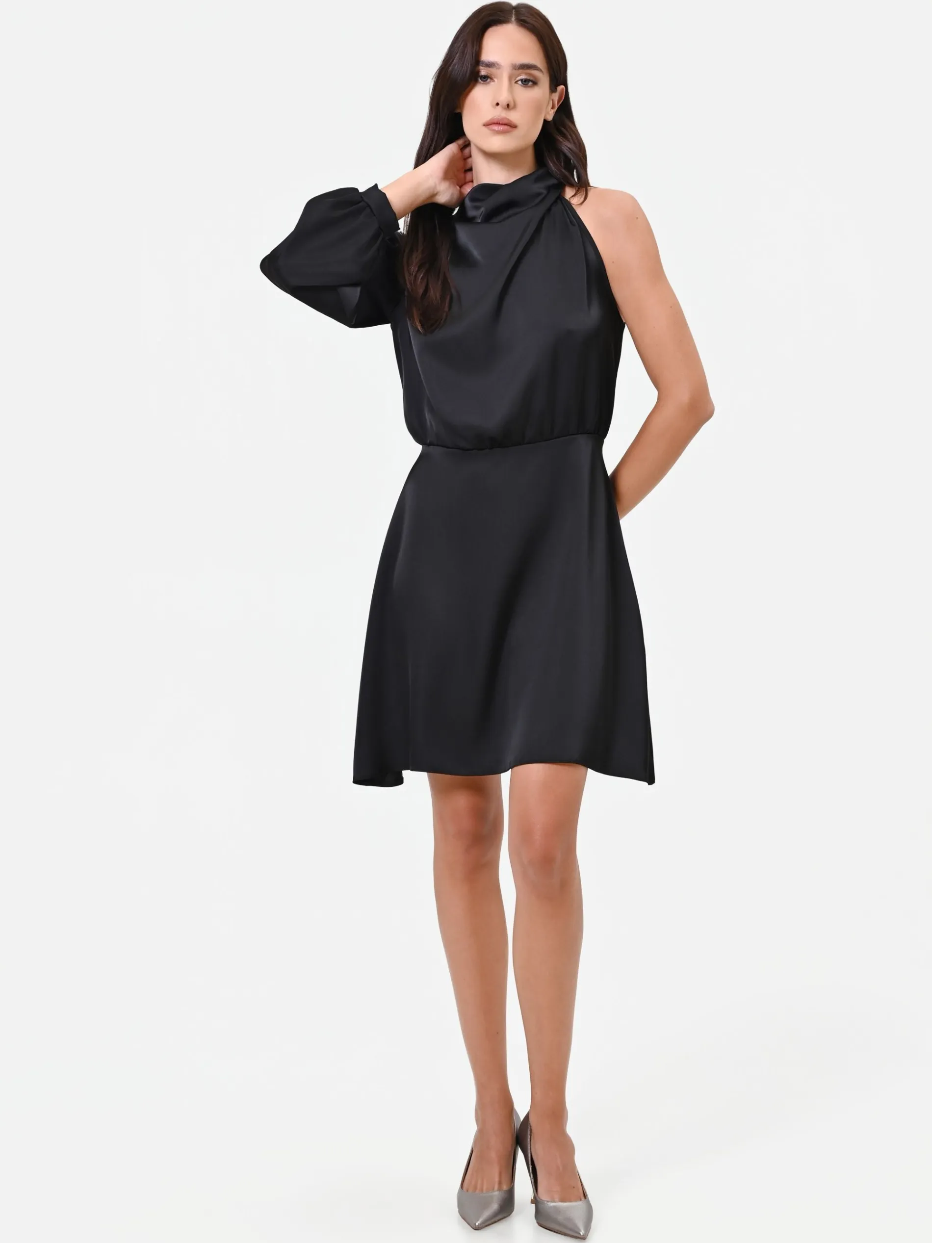 ABITO CORTO NERO IN RASO CON SCOLLO DRAPPEGGIATO