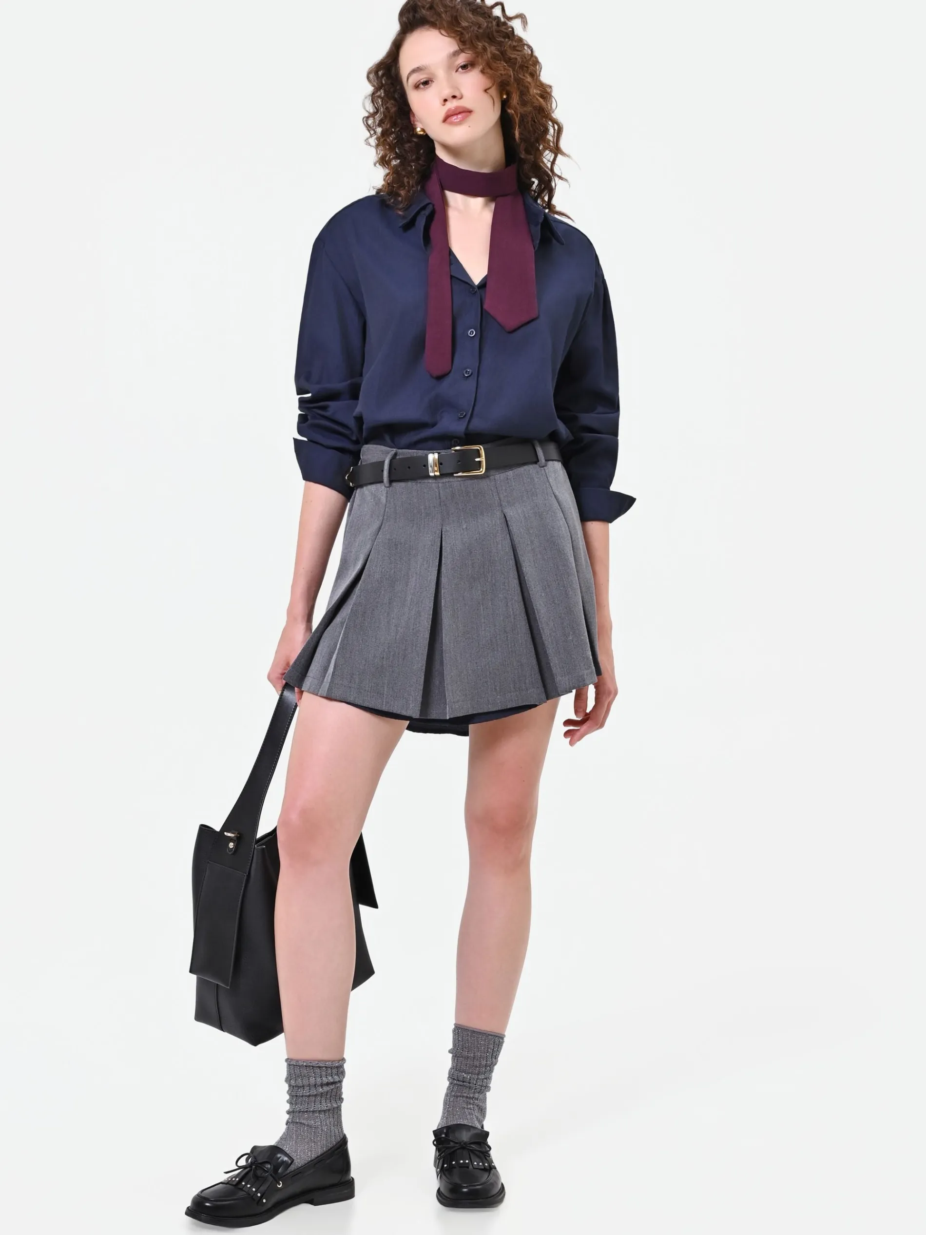 ABITO GRIGIO CON CAMICIA A CONTRASTO