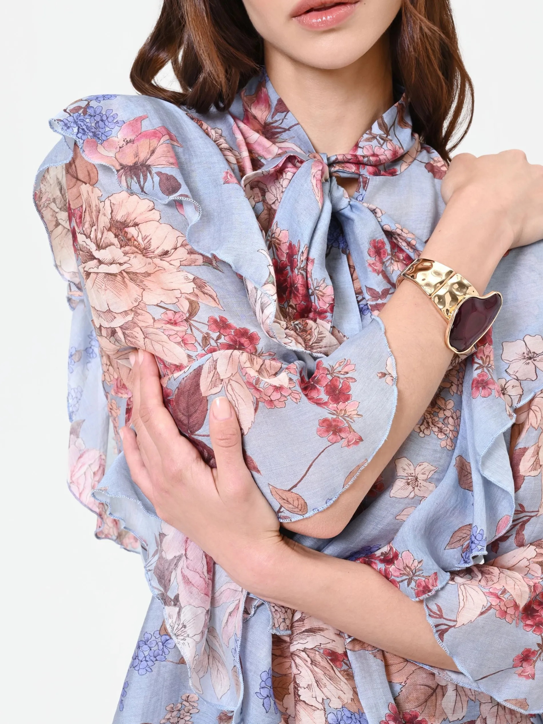 BLUSA AZZURRA CON FANTASIA FLOREALE E FIOCCO