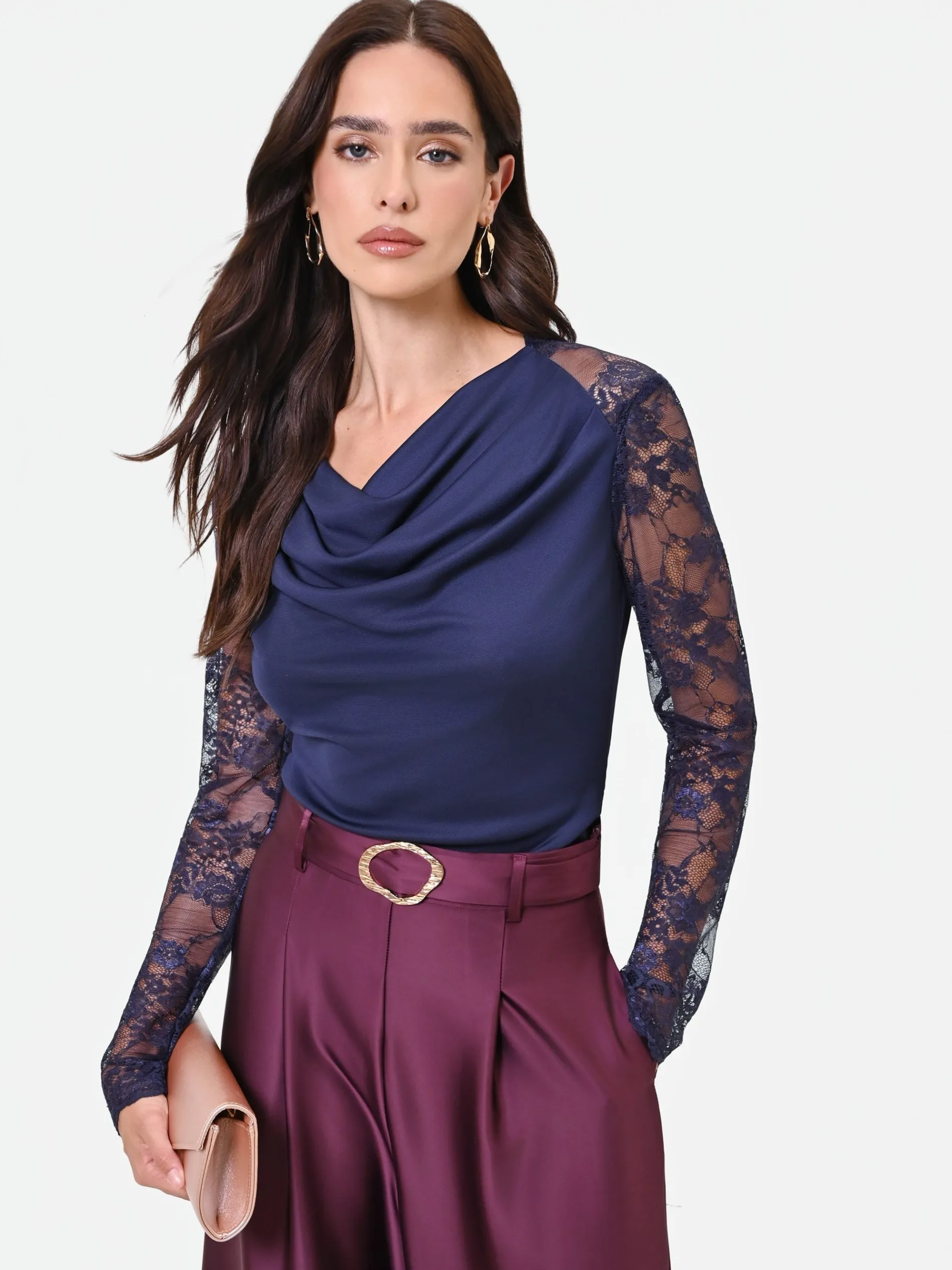BLUSA BLU NAVY CON SCOLLO AD ANELLO E MANICHE IN PIZZO