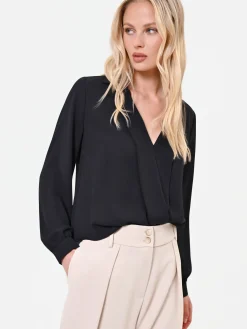 BLUSA NERA IN RASO CON INCROCIO A PORTAFOGLIO