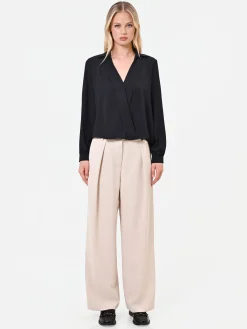 BLUSA NERA IN RASO CON INCROCIO A PORTAFOGLIO
