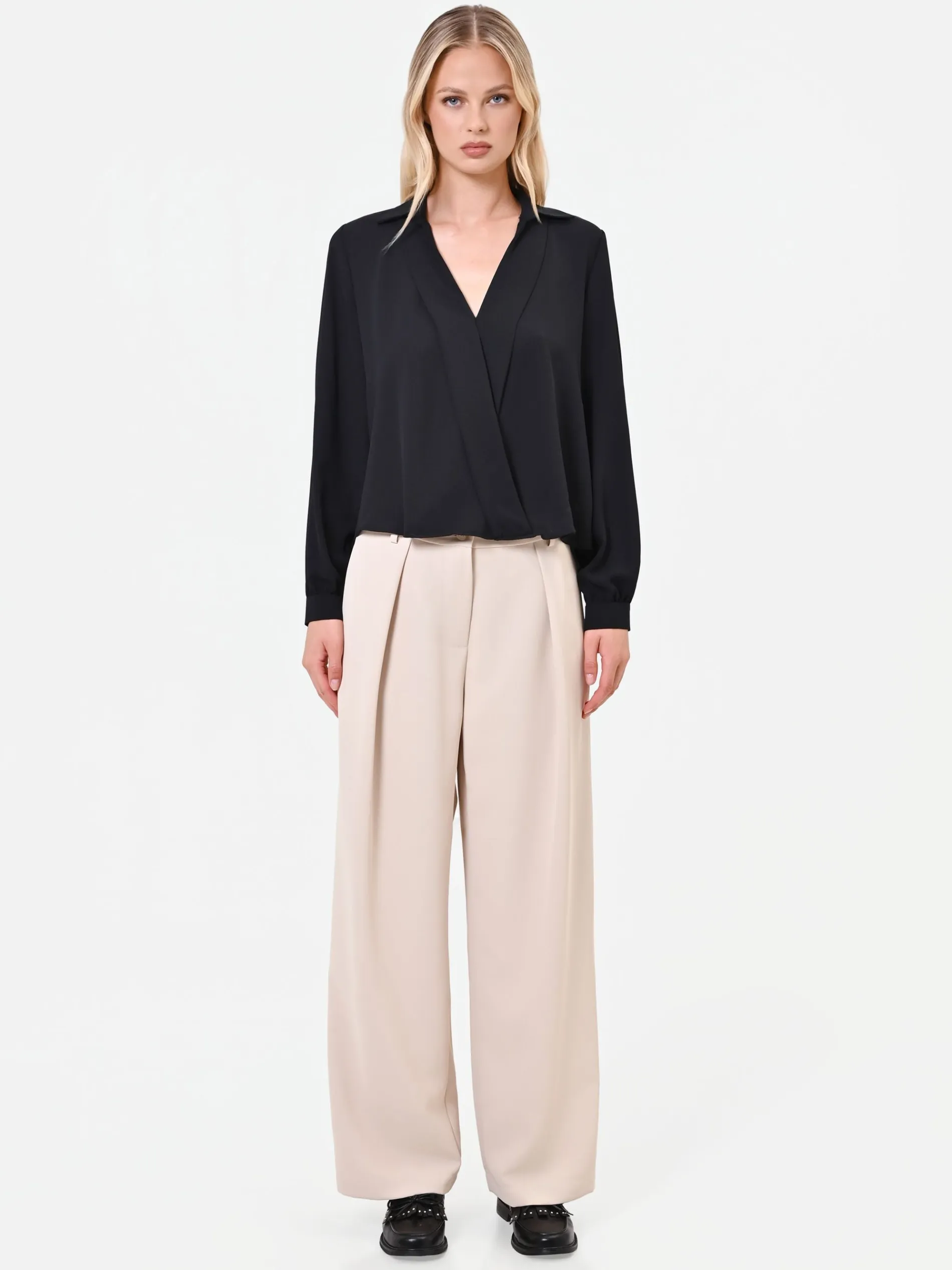 BLUSA NERA IN RASO CON INCROCIO A PORTAFOGLIO