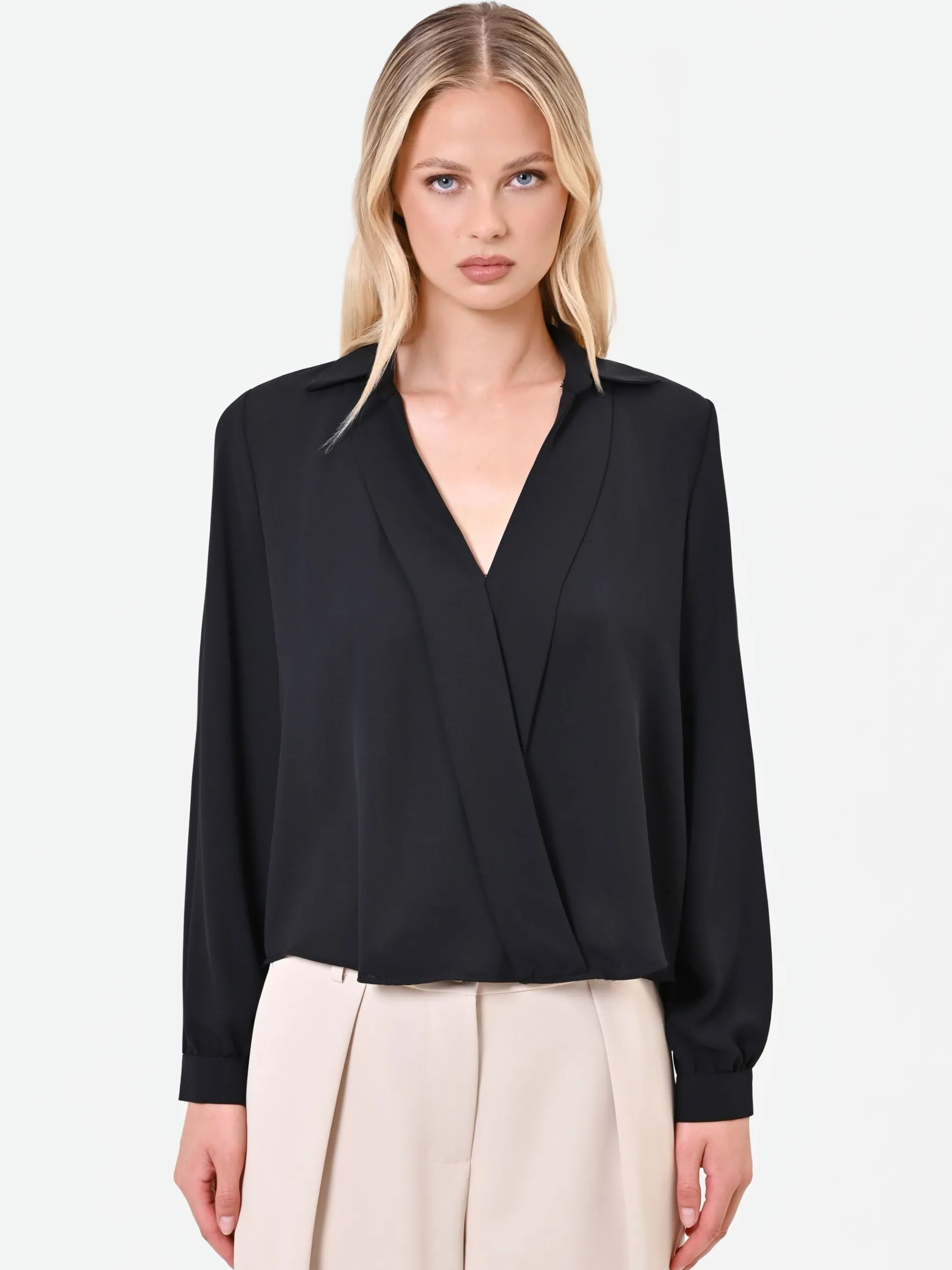 BLUSA NERA IN RASO CON INCROCIO A PORTAFOGLIO