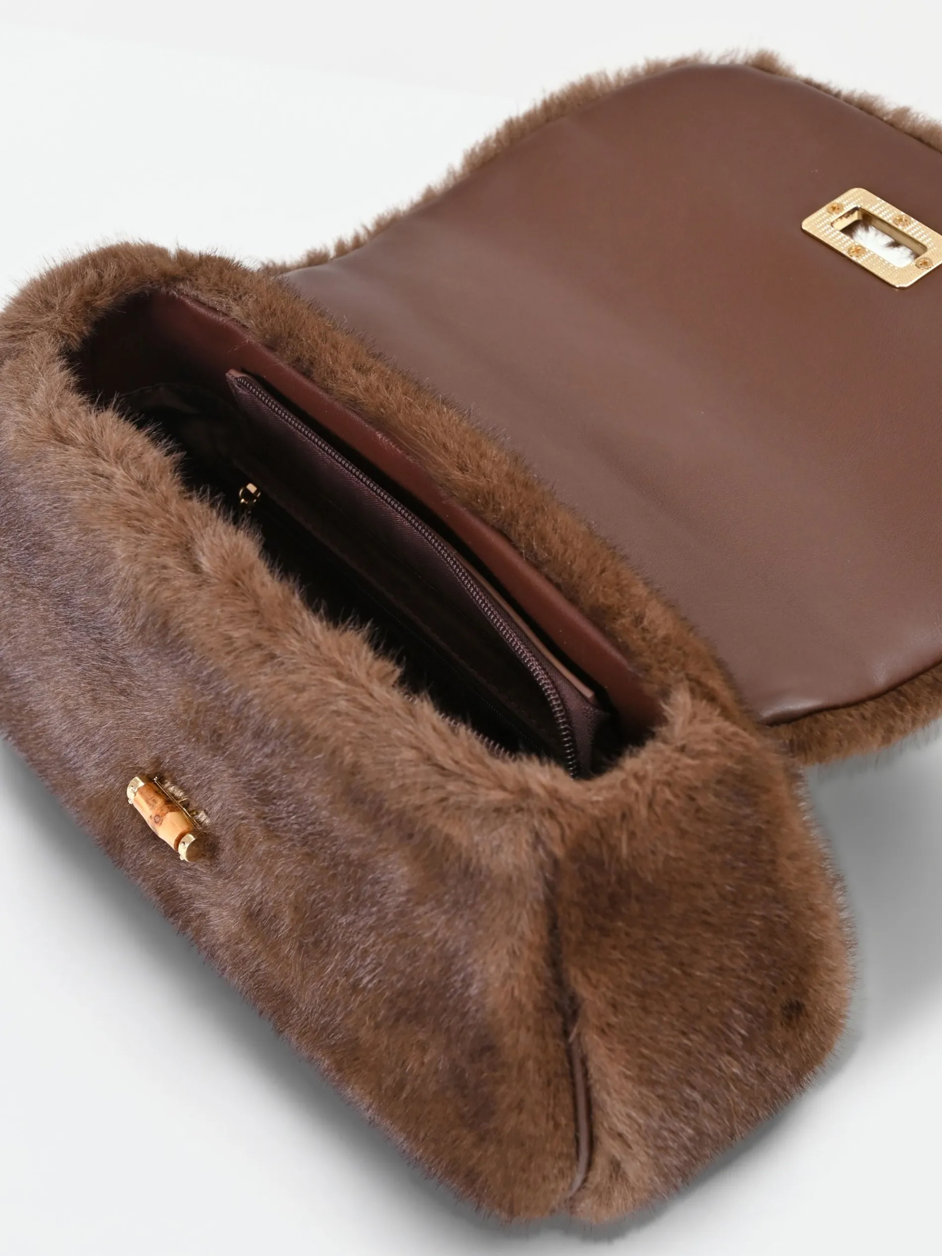 BORSA A MANO CIOCCOLATO EFFETTO PELLICCIA