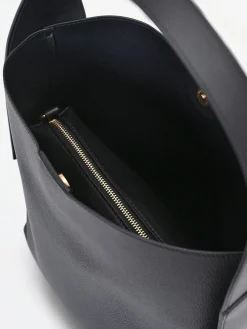 BORSA A SPALLA NERA DALLA LINEA MORBIDA