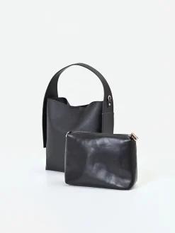BORSA A SPALLA NERA DALLA LINEA MORBIDA