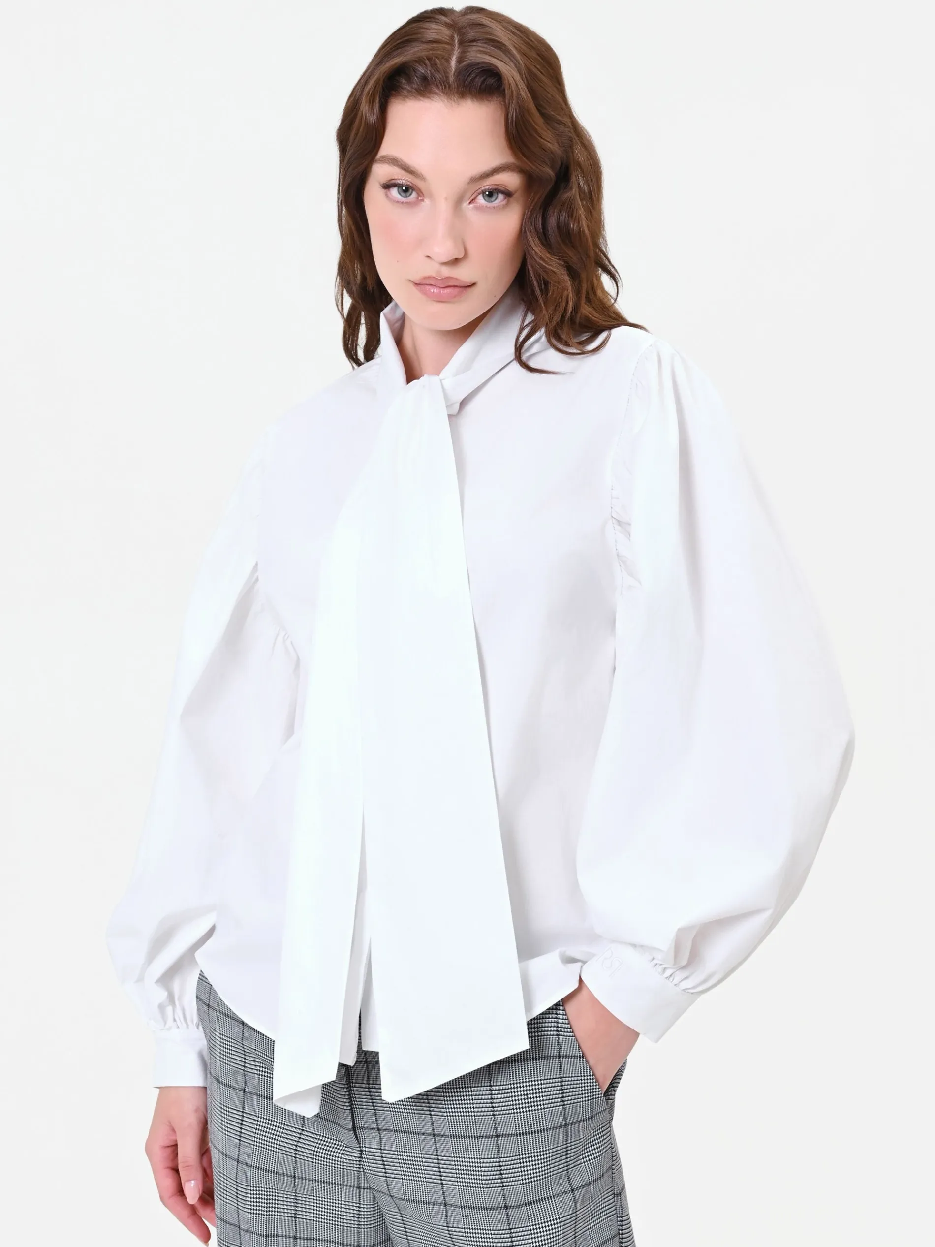 CAMICIA BIANCA CON FIOCCO LAVALLIÈRE
