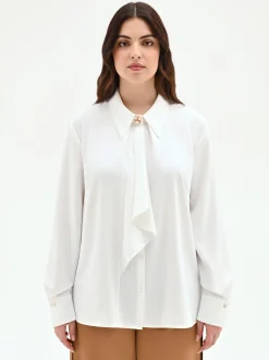 CAMICIA CURVY PANNA BIANCO CON FOULARD E SPILLA GIOIELLO