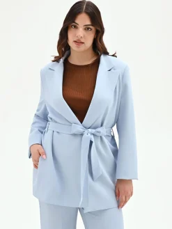 GIACCA CURVY CIELO AZZURRO CON CINTURA IN VITA