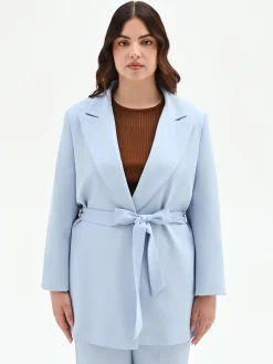 GIACCA CURVY CIELO AZZURRO CON CINTURA IN VITA