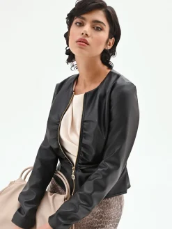 GIACCA SIMILPELLE NERA CON ZIP E ARRICCIATURE