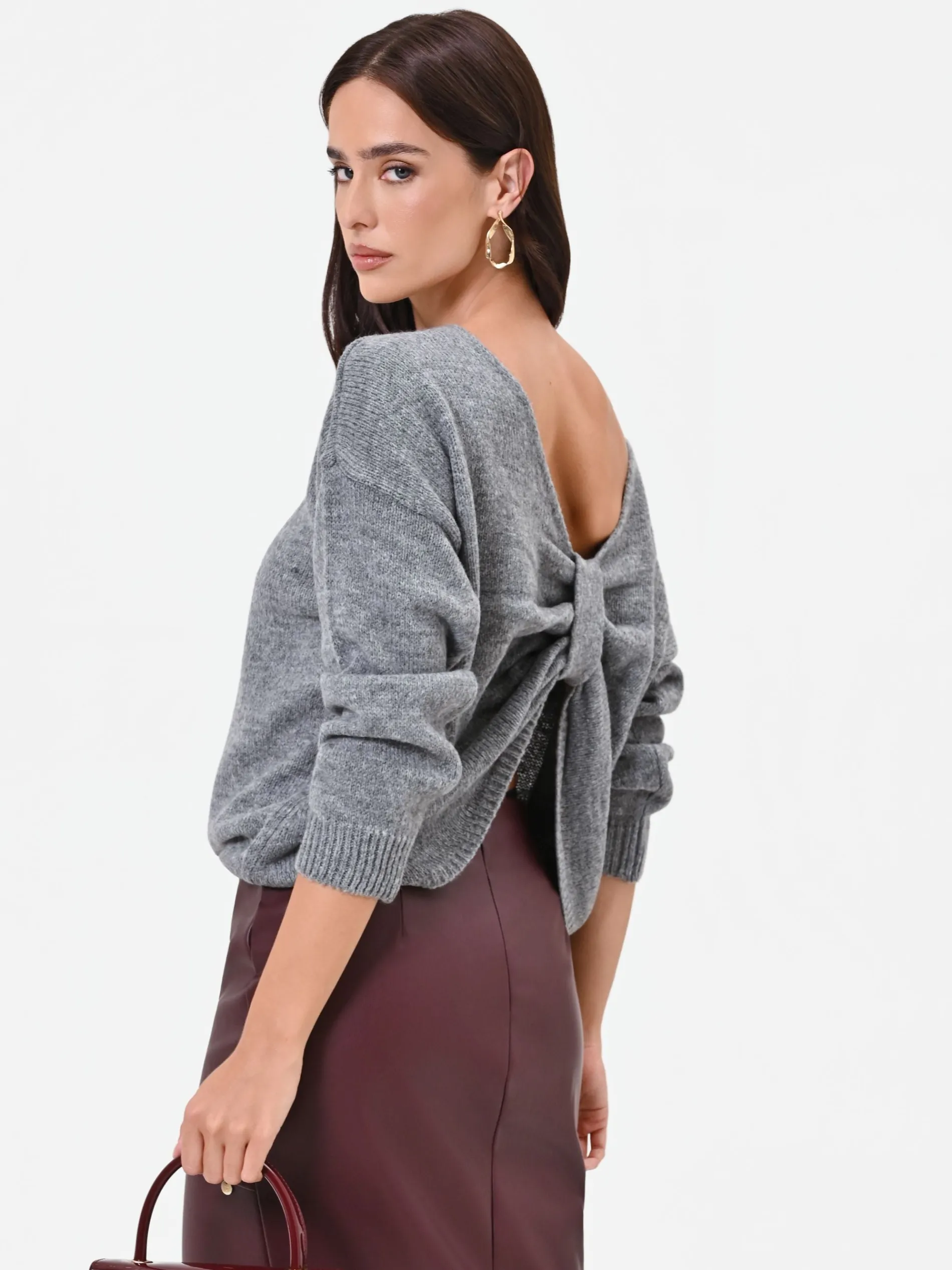 MAGLIA GRIGIA CON SCOLLO A BARCHETTA