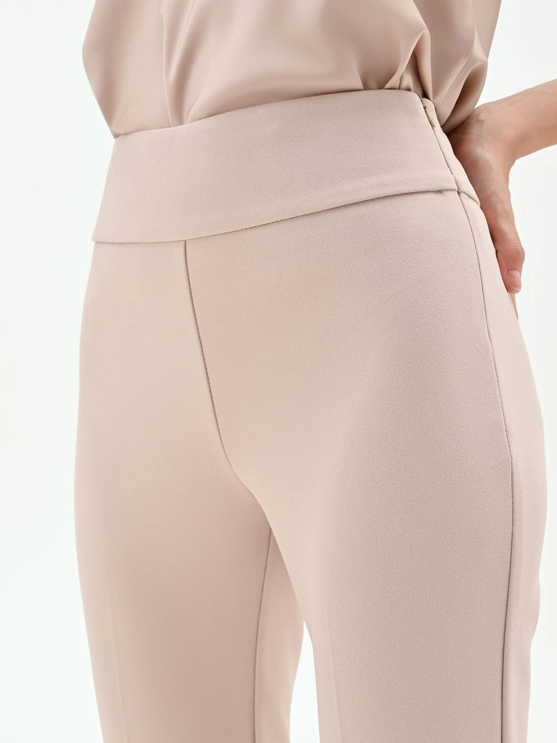PANTALONE A ZAMPA TORTORA BEIGE IN SCUBA CRÈPE