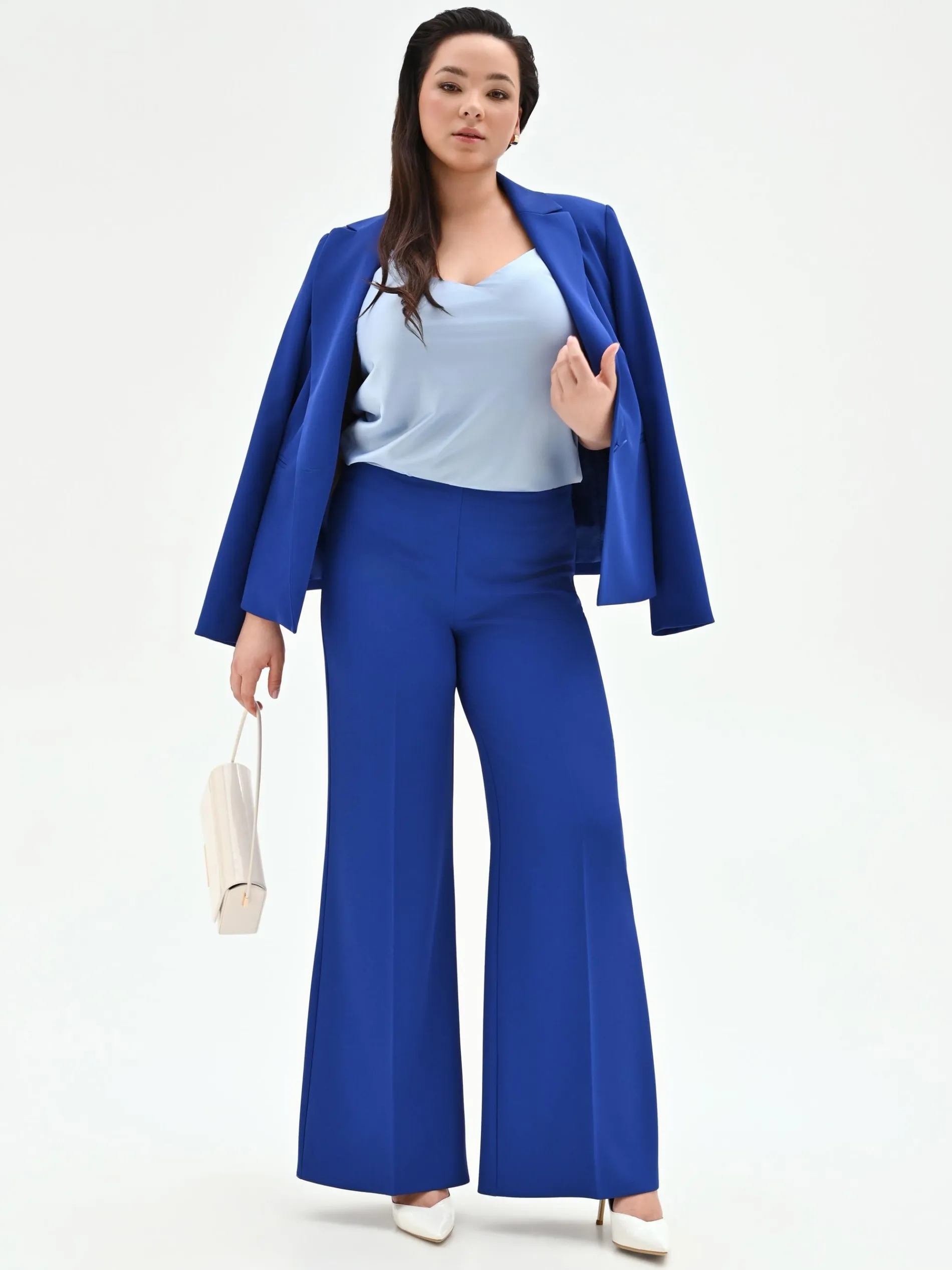 PANTALONE CURVY A PALAZZO BLU CINA DALLA LINEA FLUIDA IN CADI