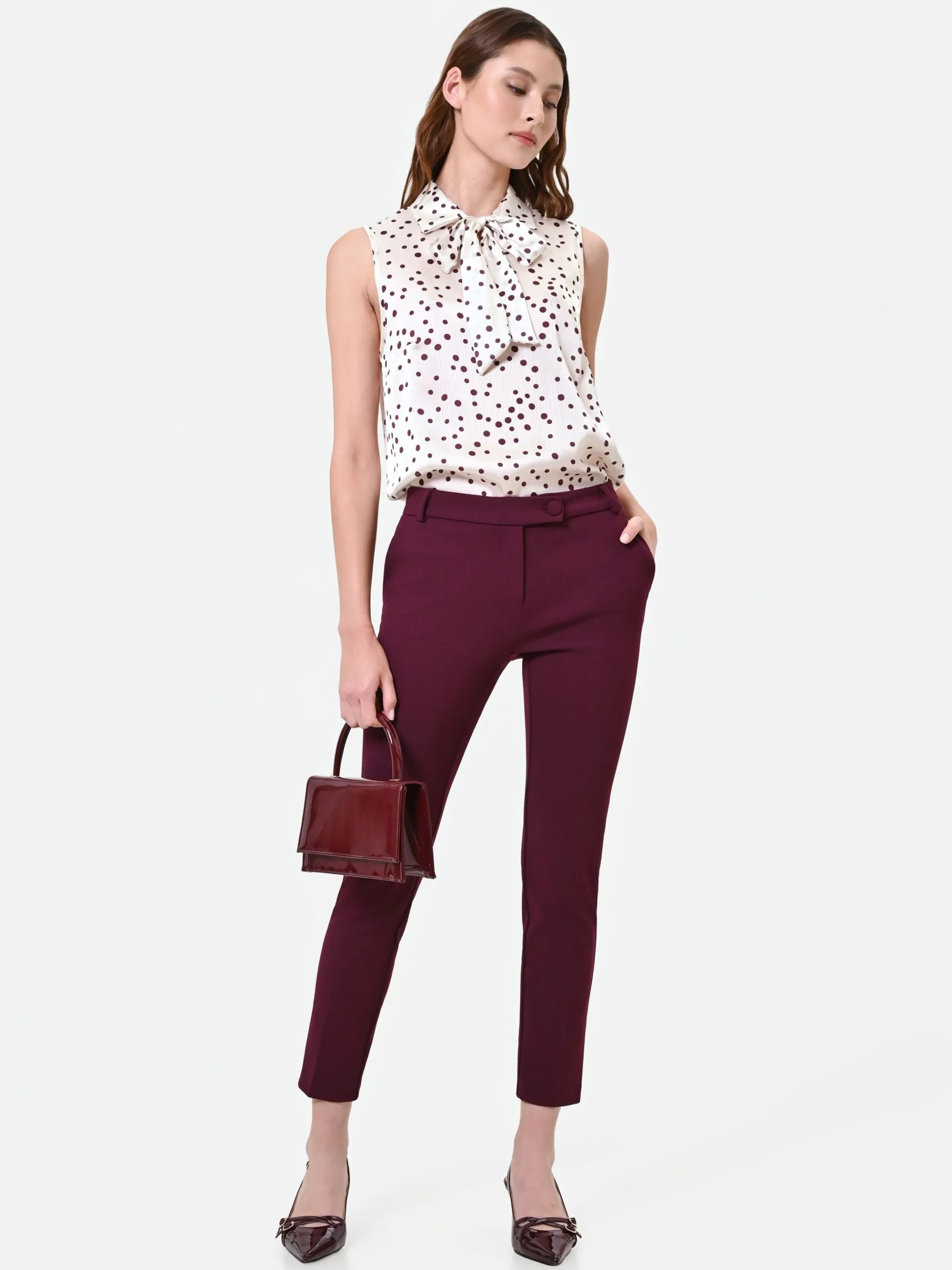 PANTALONI A SIGARETTA BORDEAUX ROSSO DALLA LINEA ESSENZIALE