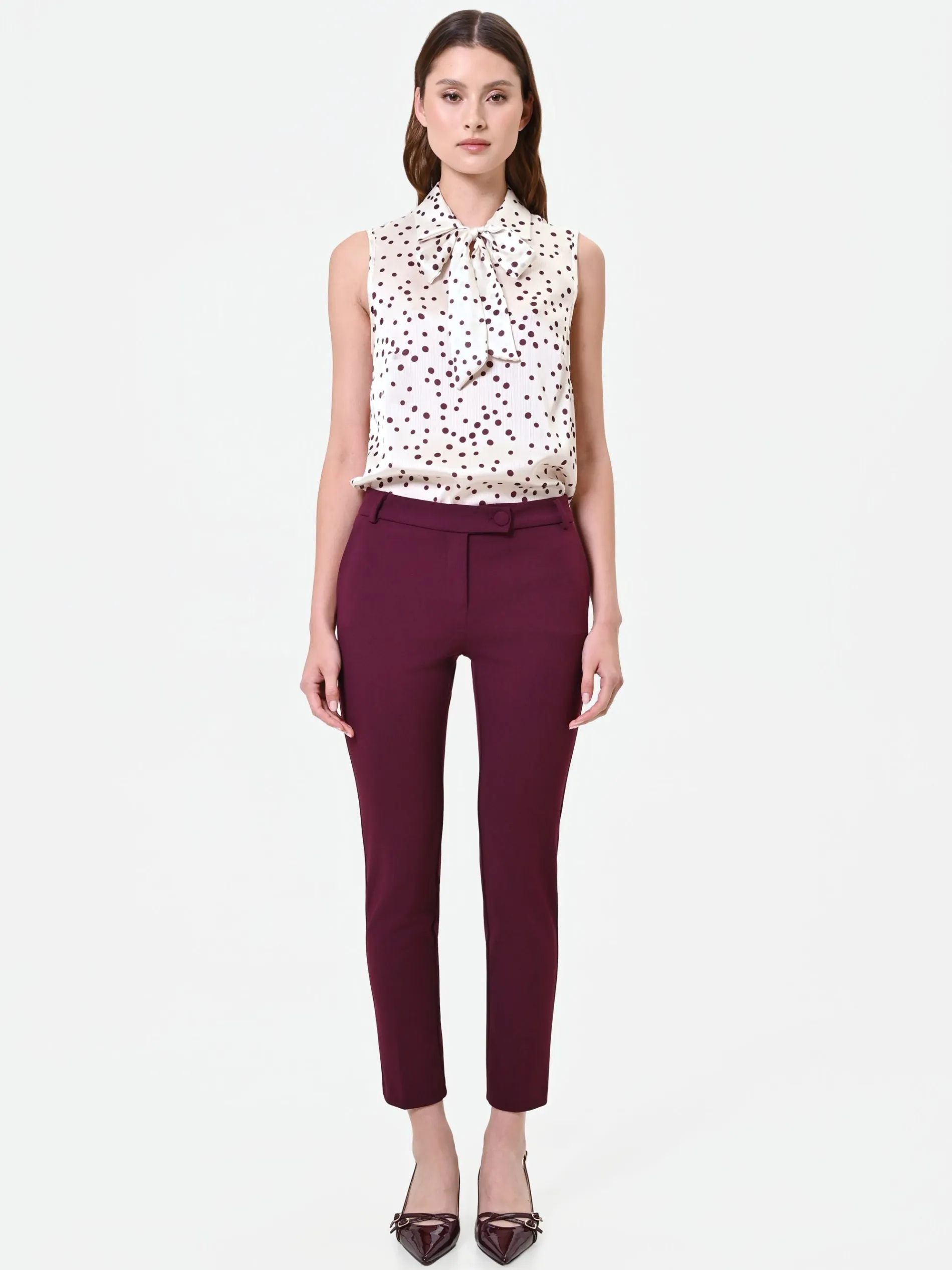 PANTALONI A SIGARETTA BORDEAUX ROSSO DALLA LINEA ESSENZIALE