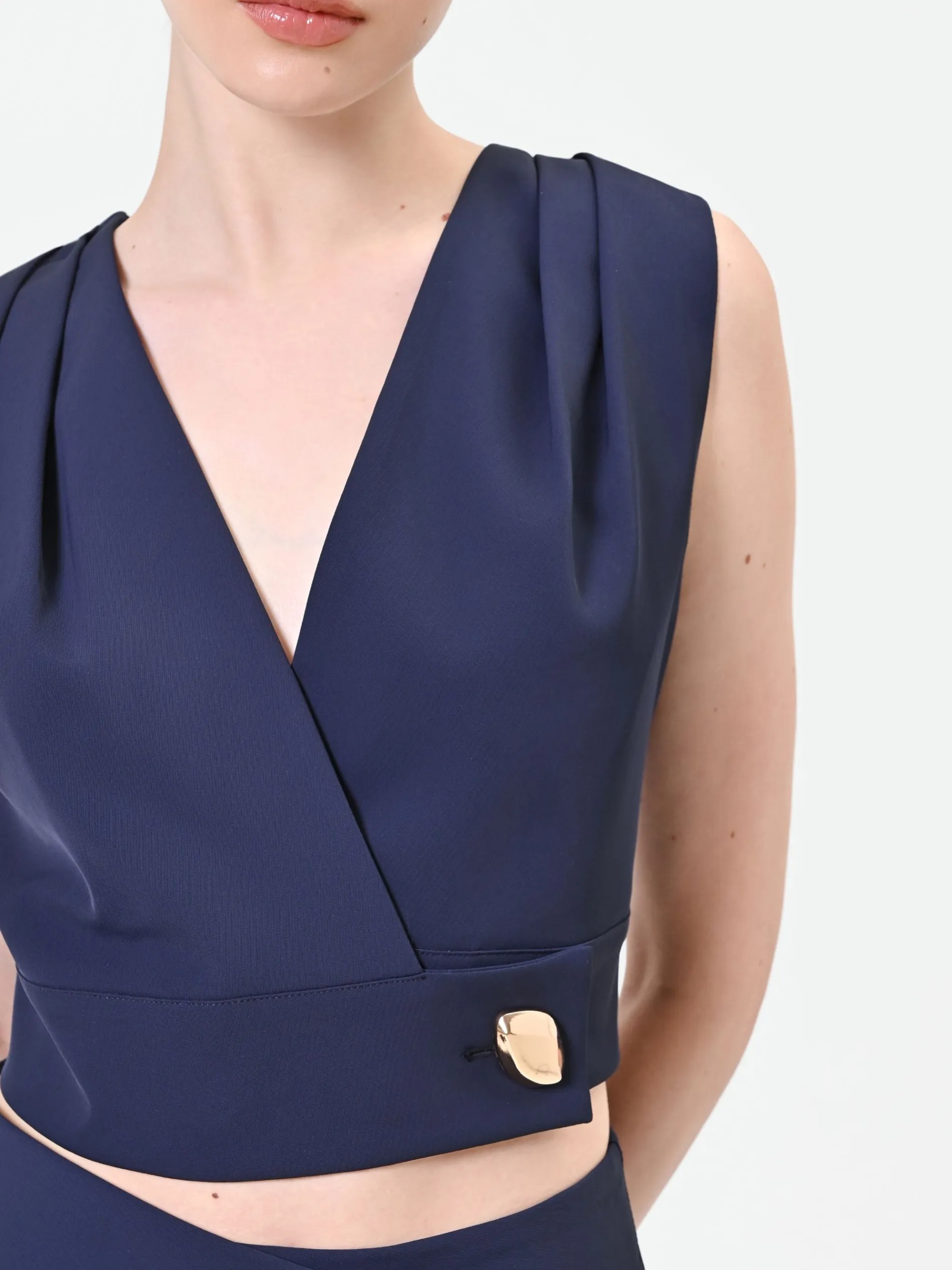 TOP BLU NAVY CON INCROCIO E BOTTONE DESIGN