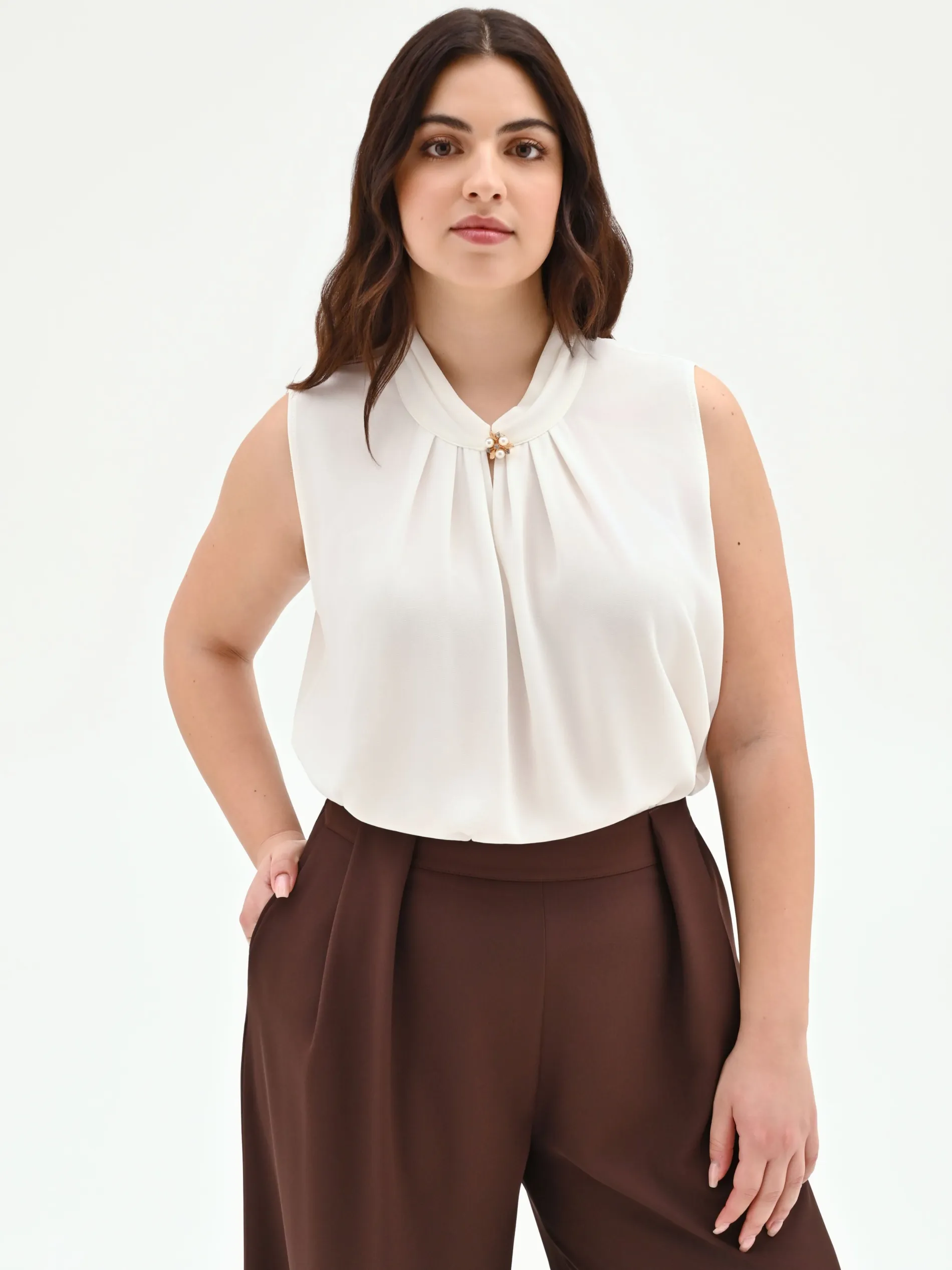 TOP CURVY BIANCO PANNA CON SPILLA GIOIELLO