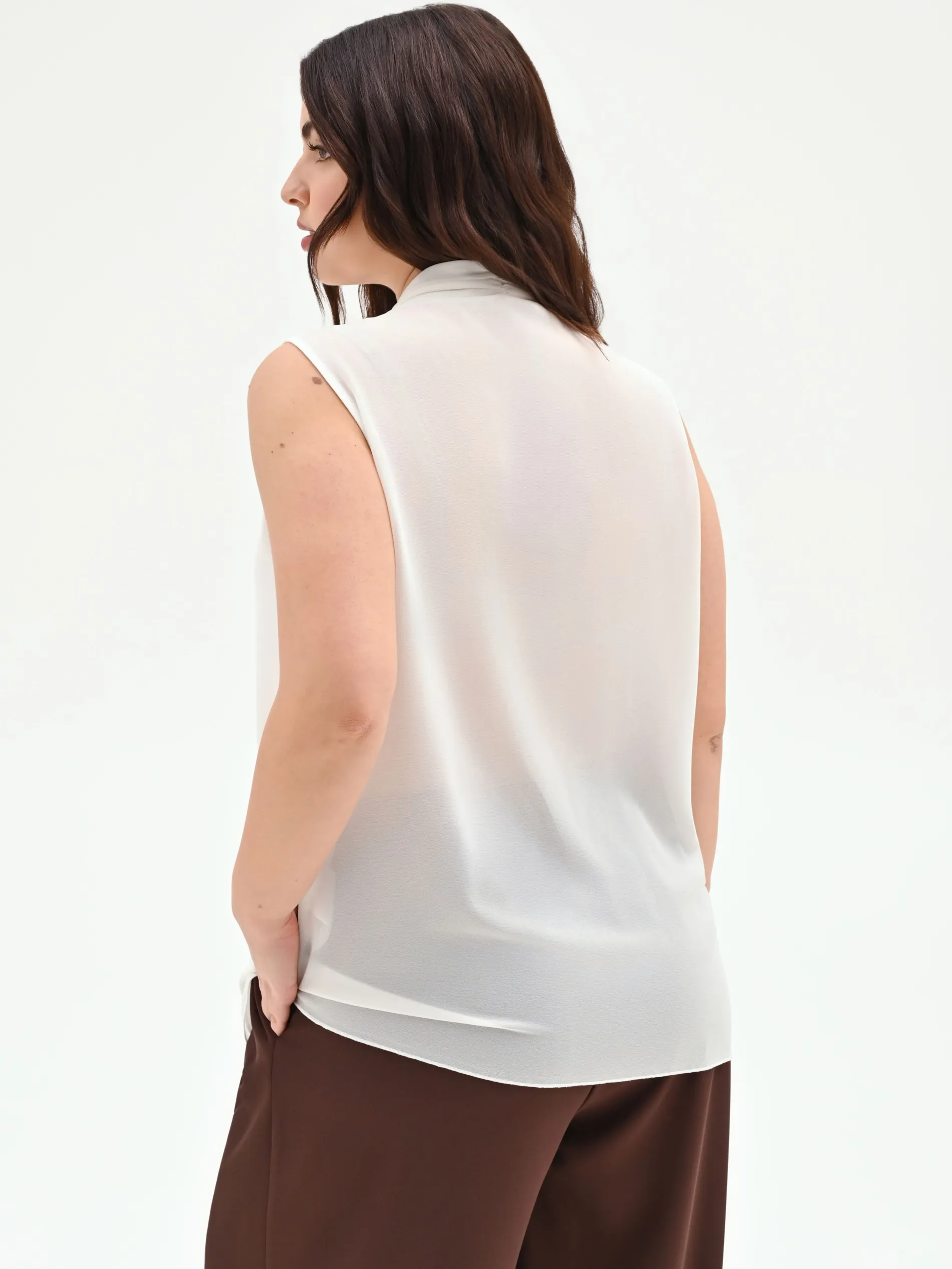 TOP CURVY BIANCO PANNA CON SPILLA GIOIELLO