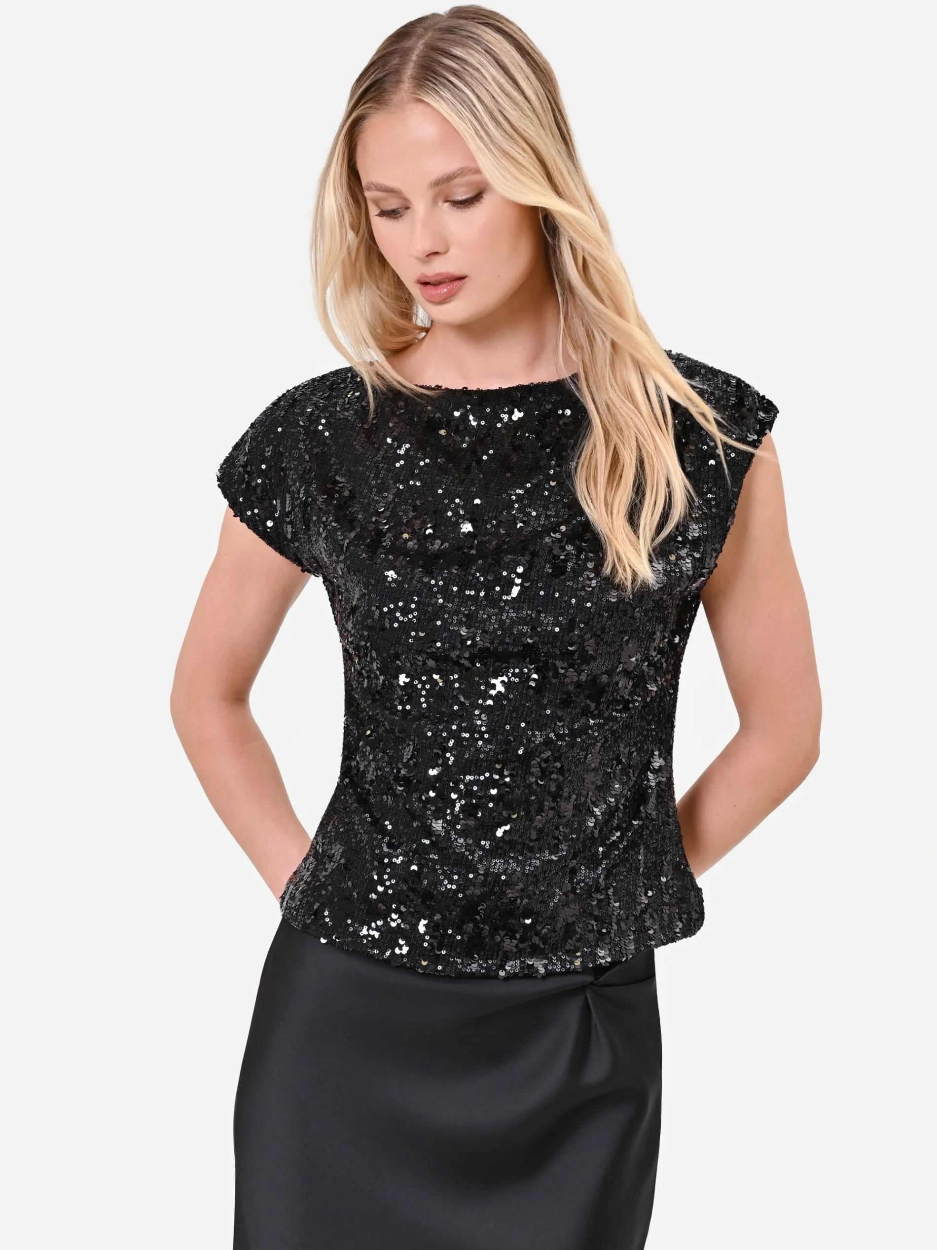 TOP NERO IN PAILLETTES CON FONDO SFALSATO