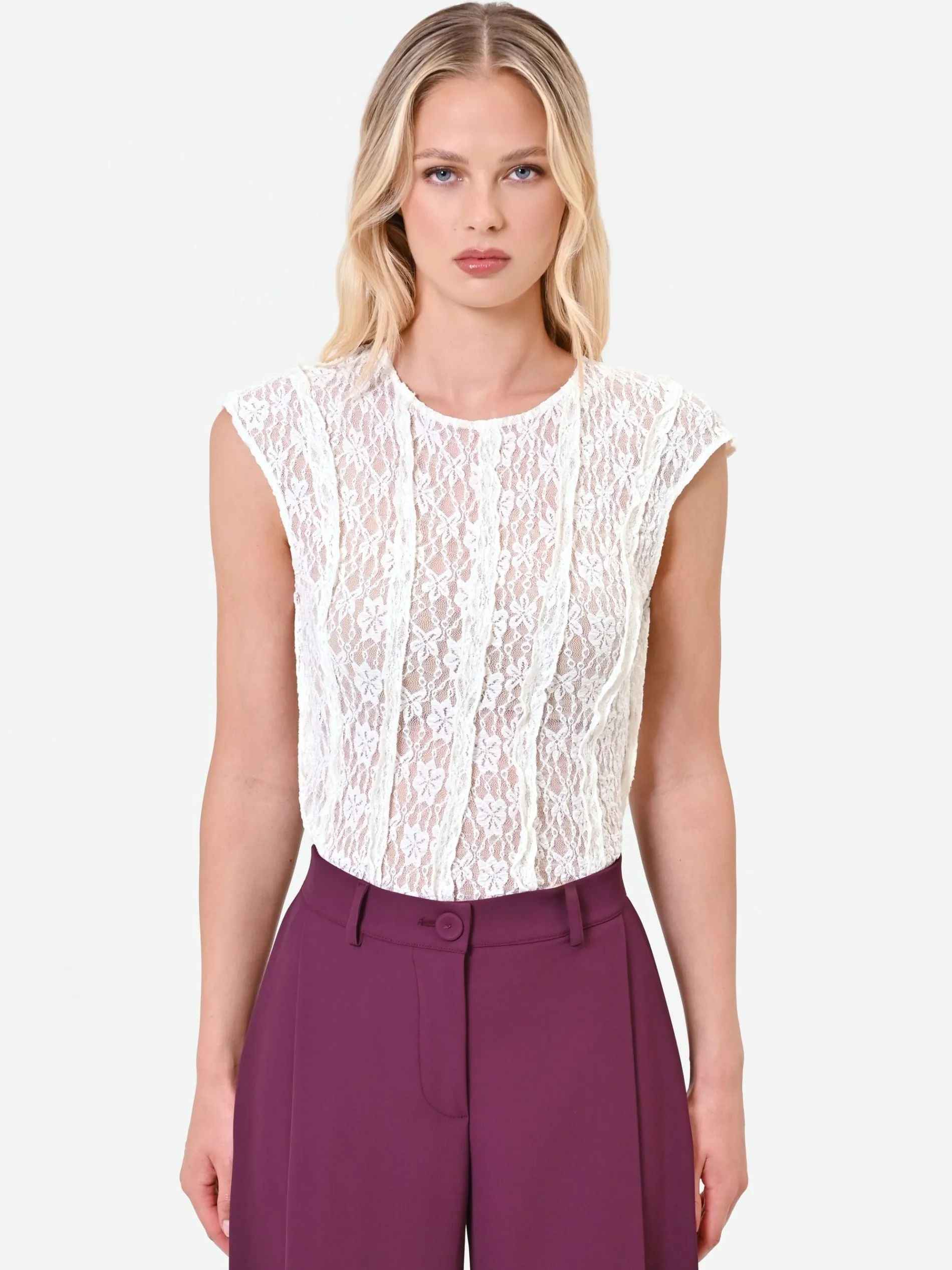 T-SHIRT IN PIZZO PANNA BIANCO CON DETTAGLI PLISSÉ