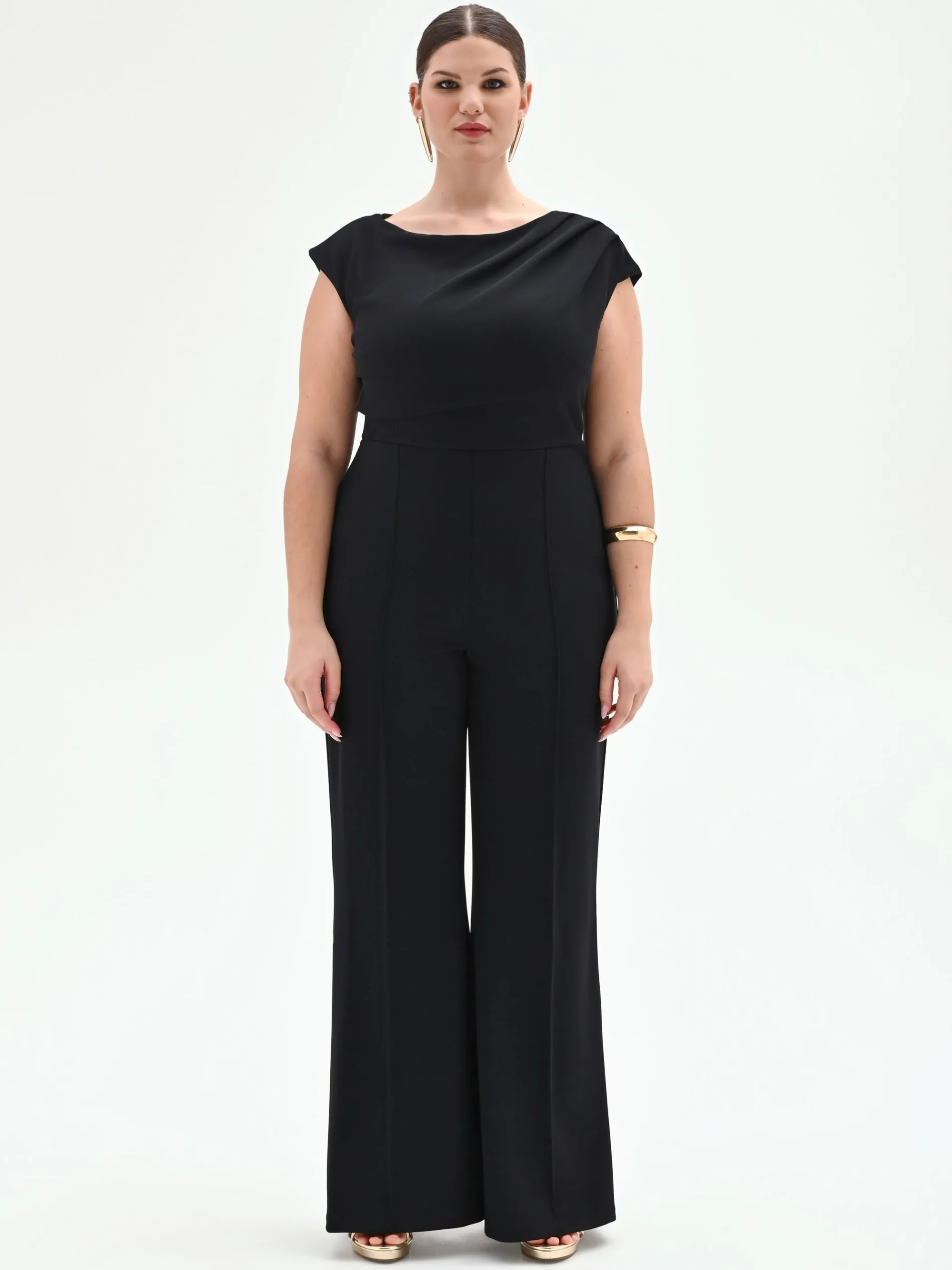 TUTA NERA CURVY CON SCOLLO ASIMMETRICO